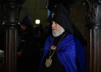 Католикос Всех Армян выразил соболезнования Армянскому Патриарху Константинополя в связи с жертвами землетрясения