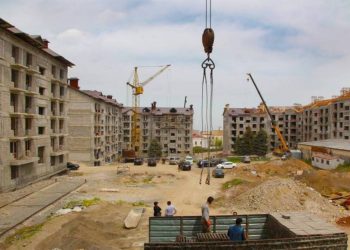 Из-за блокады в Арцахе остановилось строительство сотен жилых зданий: министр градостроительства