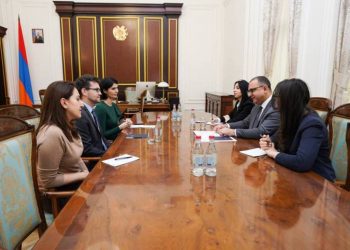 Вице-премьер Армении представил послу Великобритании ситуацию в Нагорном Карабахе