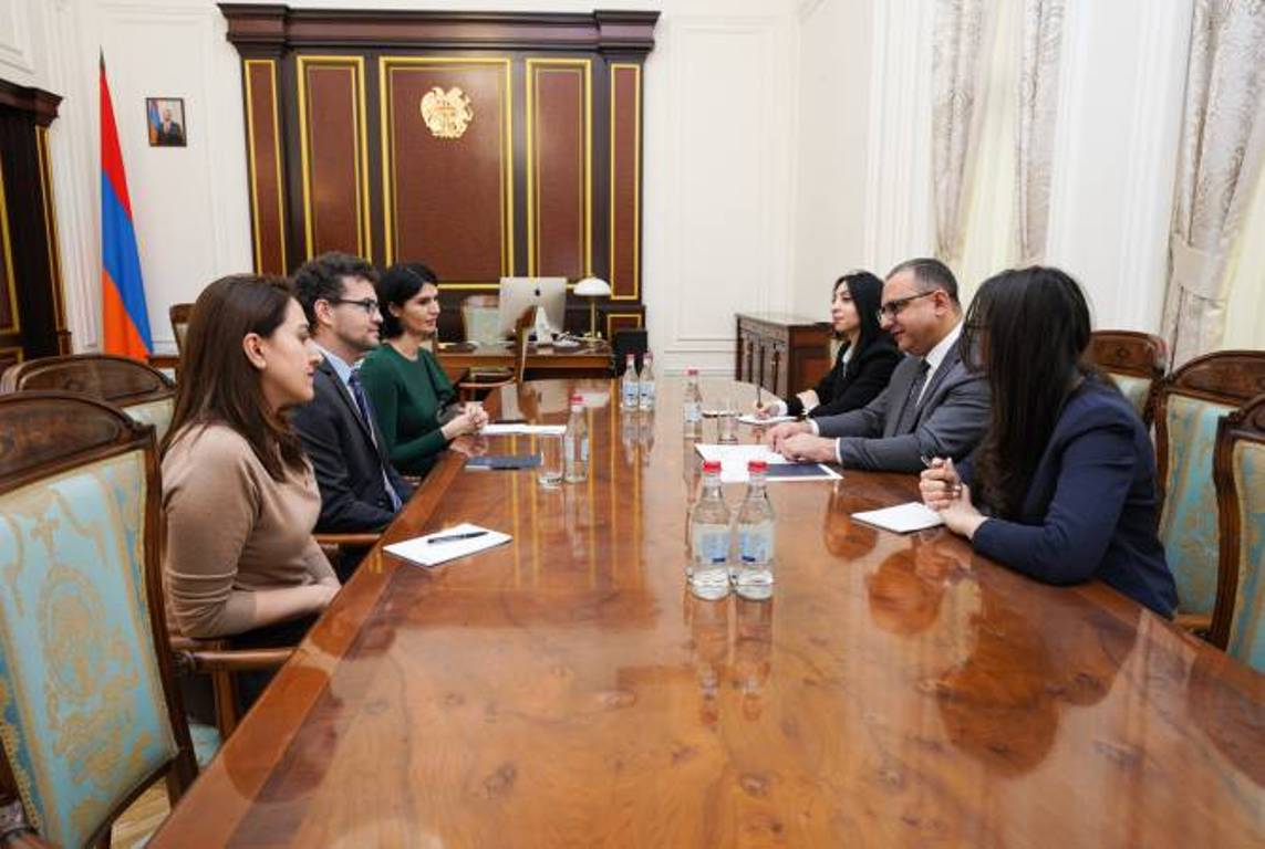 Вице-премьер Армении представил послу Великобритании ситуацию в Нагорном Карабахе