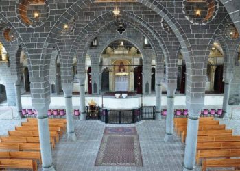 Армянская церковь Сурб Киракос Диарбекира примет под своим кровом людей, лишившихся жилья вследствие землетрясения