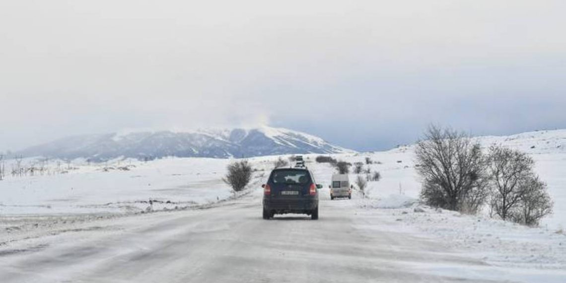 В ряде городов Армении идет снег, есть закрытые автодороги