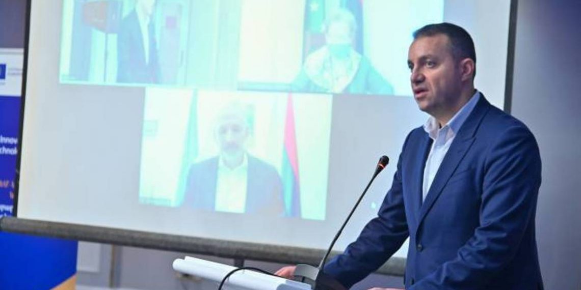 Министр экономики Армении Керобян выступит на Всемирном правительственном саммите