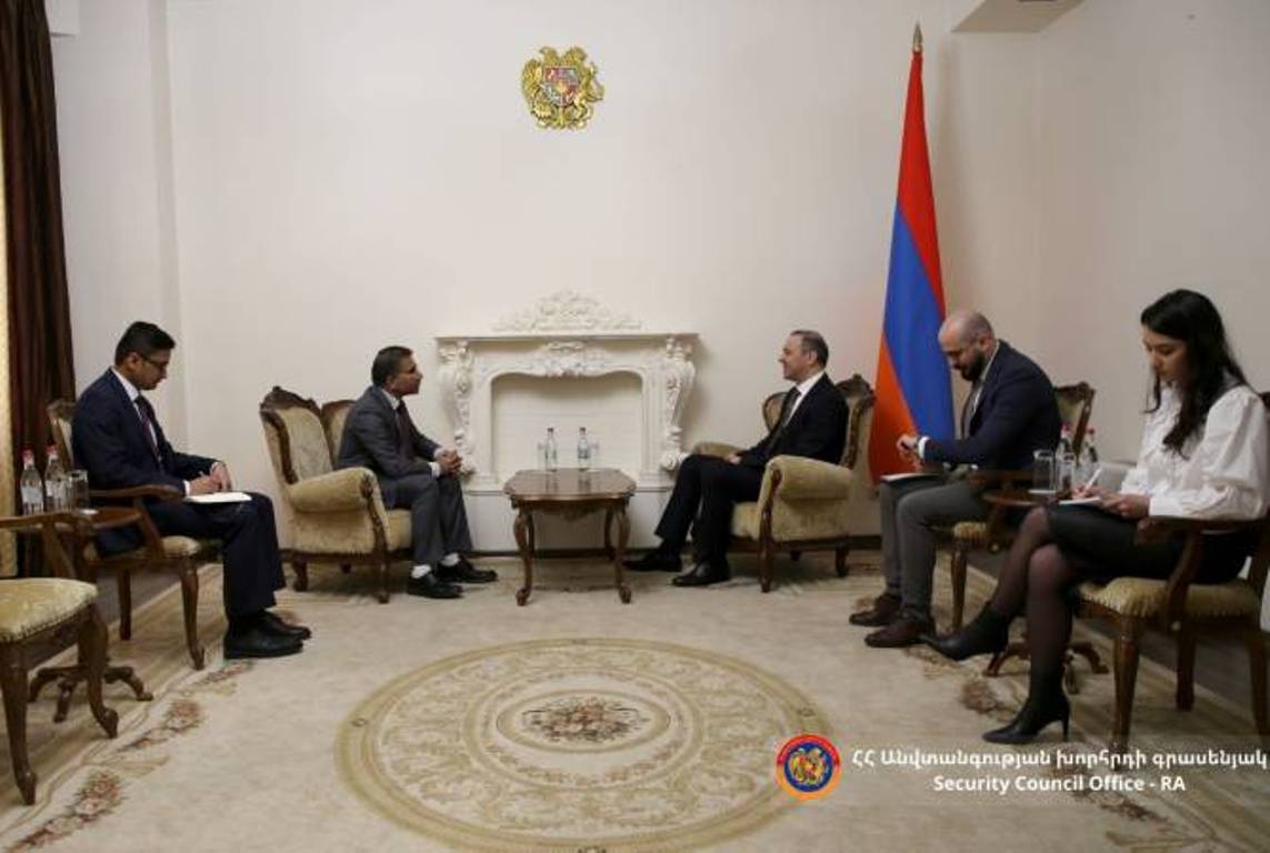 Секретарь Совета безопасности Армении принял посла Индии