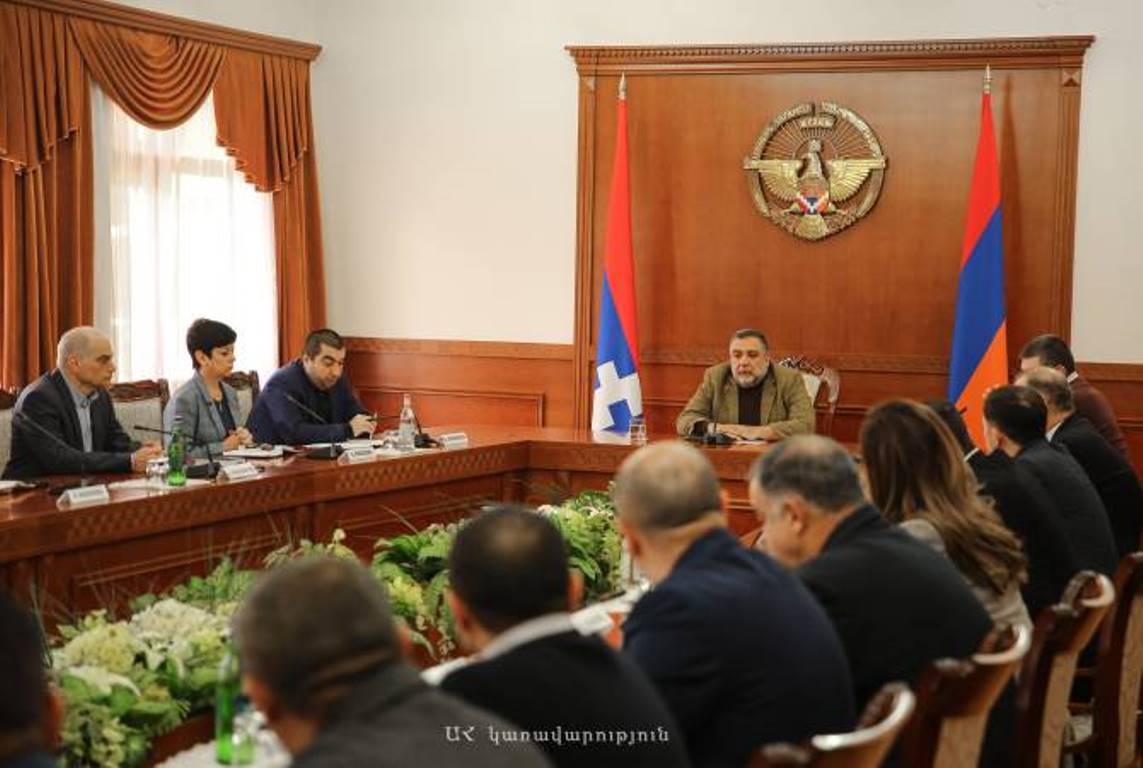 Уверен, что все проблемы, с которыми мы сталкиваемся, решаемы: Государственный министр Арцаха провел совещание