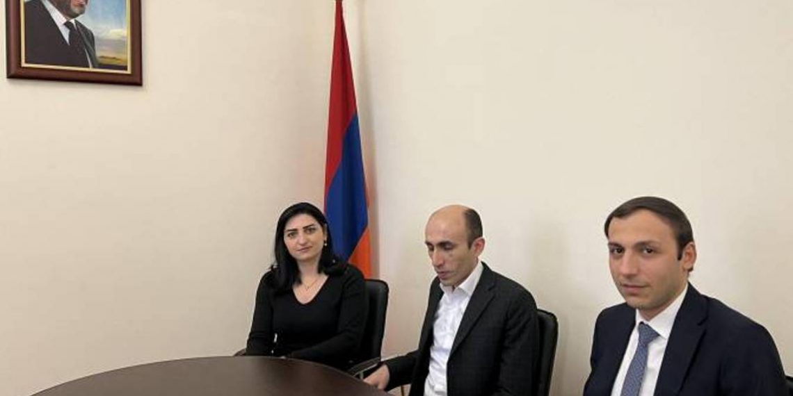 Председатель комиссии по защите прав человека НС Армении приняла нынешнего и бывшего Омбудсменов Арцаха