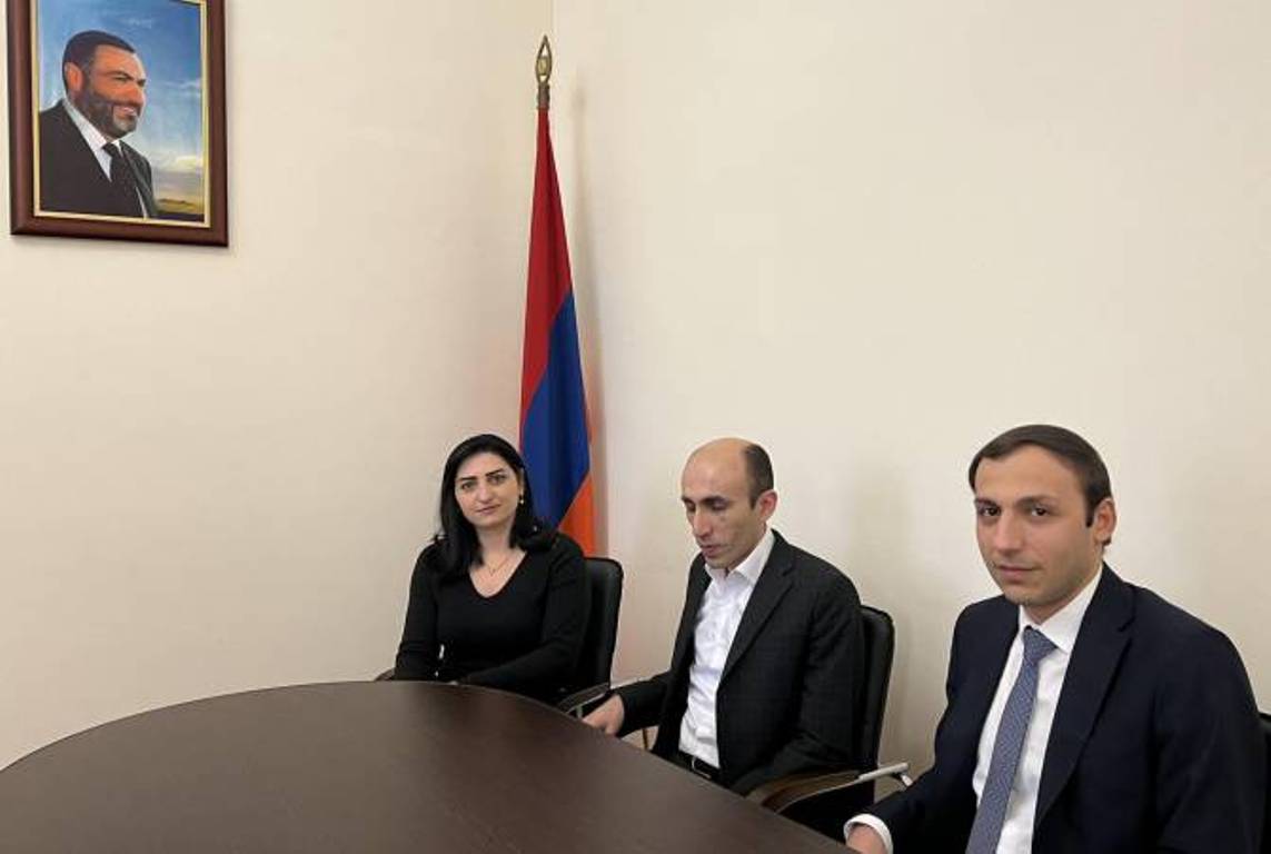 Председатель комиссии по защите прав человека НС Армении приняла нынешнего и бывшего Омбудсменов Арцаха