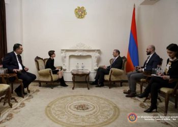 Секретарь Совета безопасности Армении принял новоназначенного посла Латвии