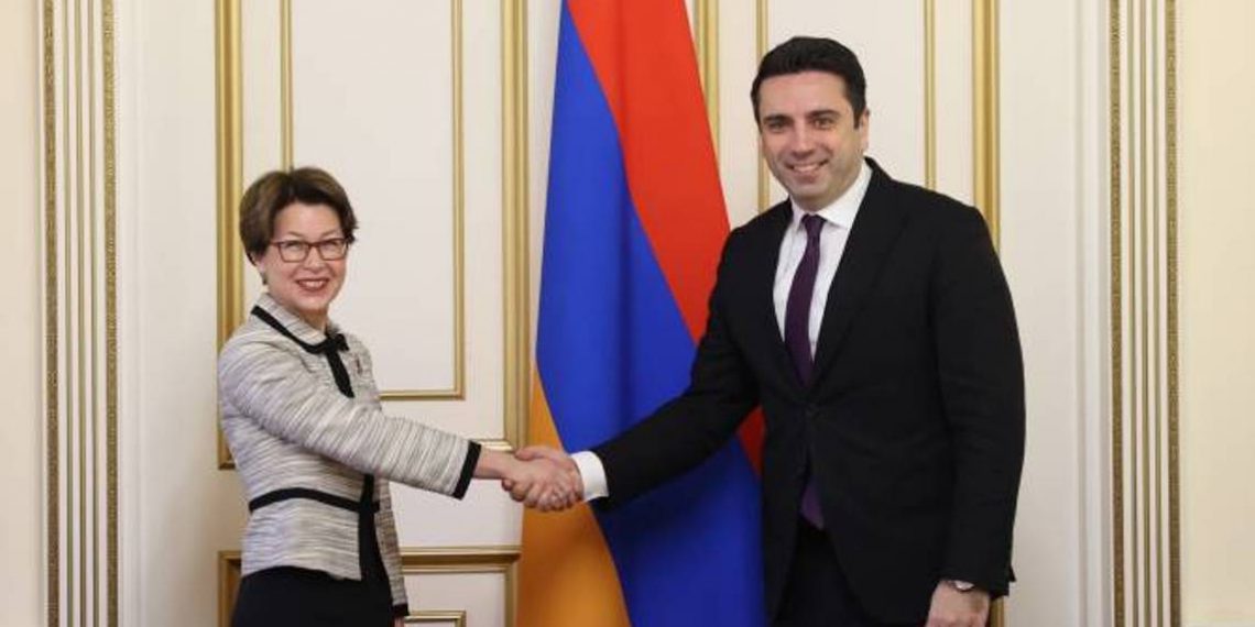 Продвижение мирной повестки – принцип и стратегия Армении: Ален Симонян на встрече с послом Латвии