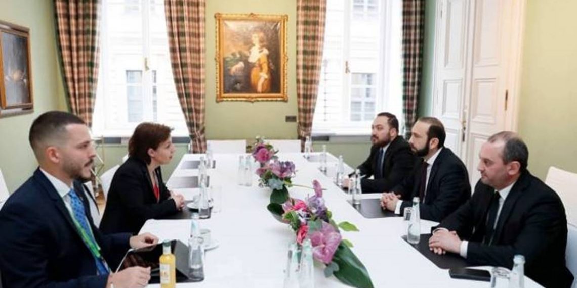 Министр ИД Армении и вице-премьер Косово обсудили перспективы сотрудничества на международных площадках