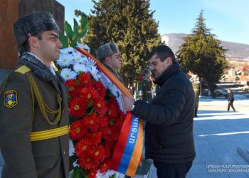 Президент Арцаха в Мемориальном комплексе Степанакерта почтил память героев Арцахского движения