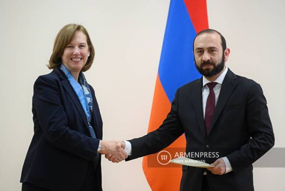 Азербайджан должен без предварительных условий восстановить режим Лачинского коридора: глава МИД Армении послу США
