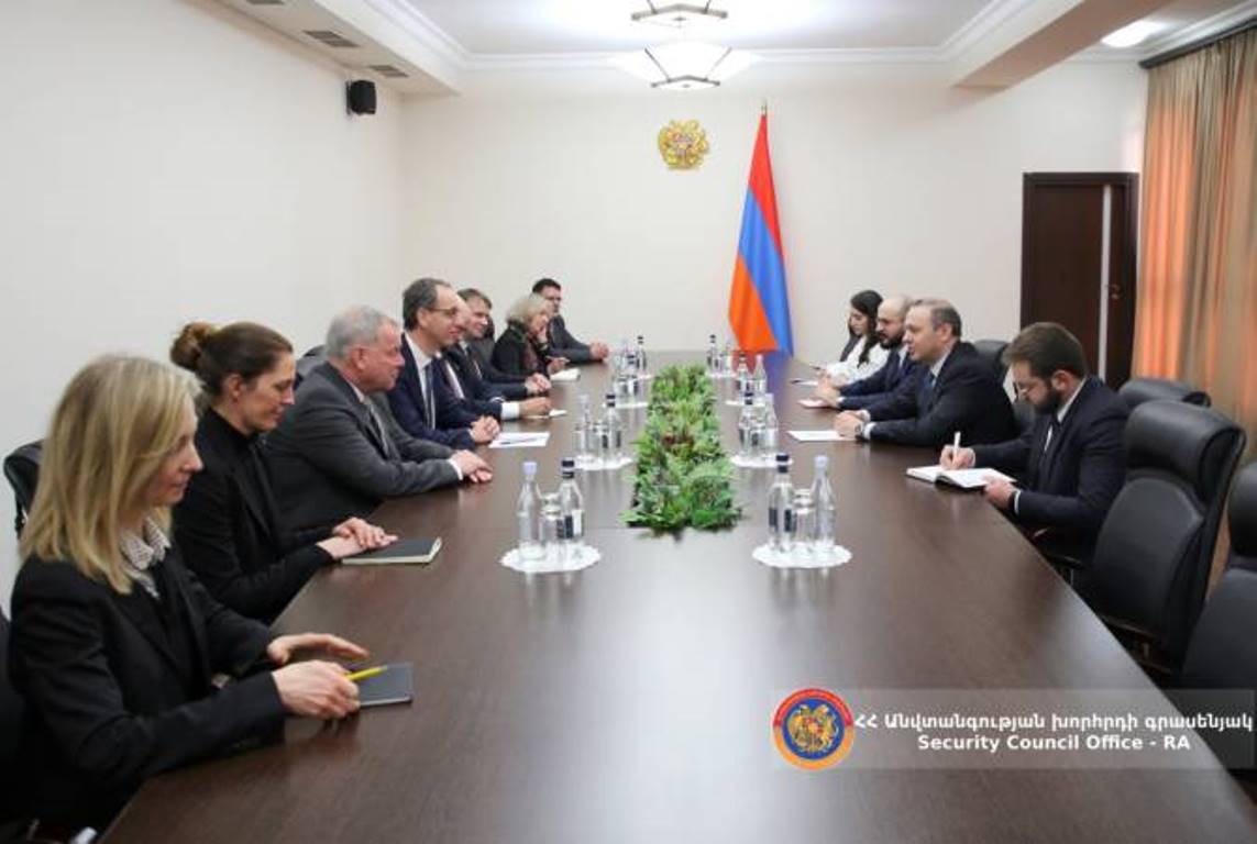 Глава СБ Армении уверен, что наблюдательная миссия ЕС будет способствовать установлению стабильности на Южном Кавказе