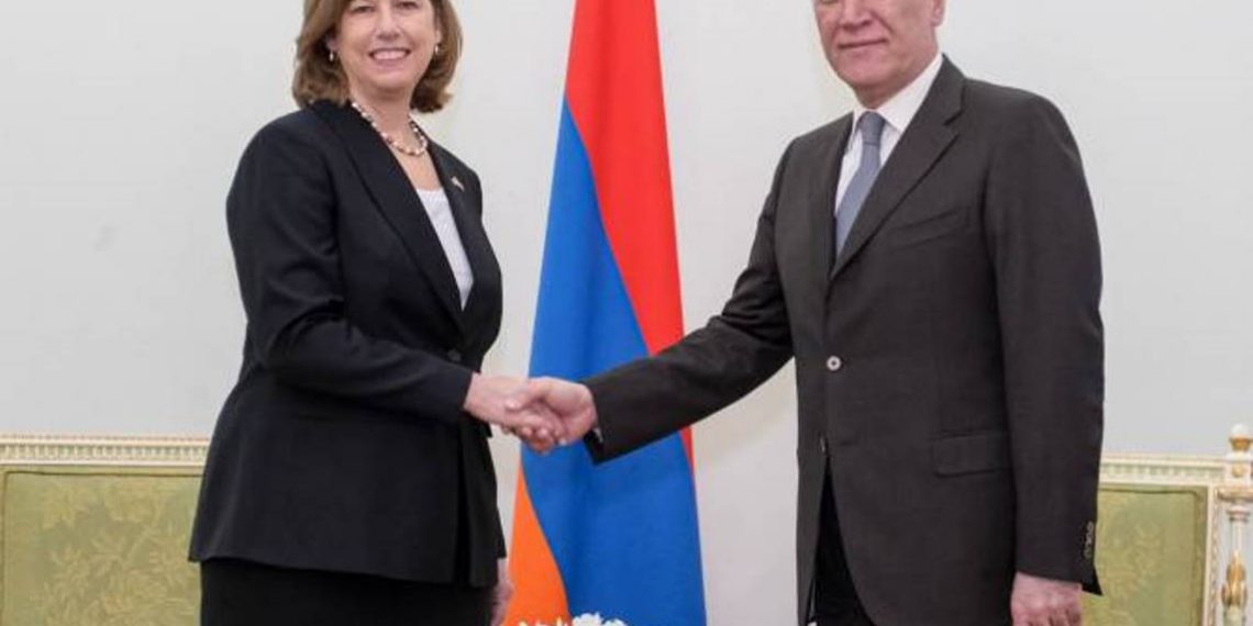 Новоназначенный посол США вручила верительные грамоты президенту Армении