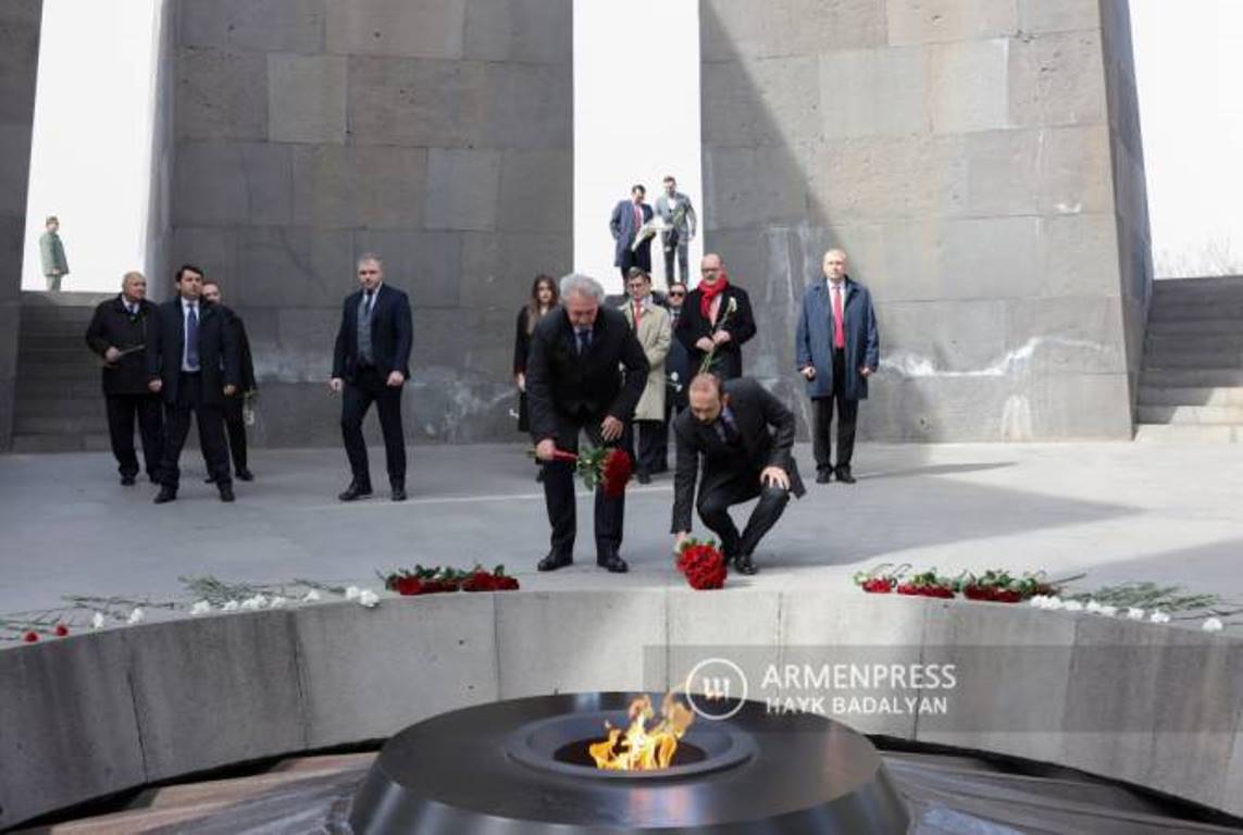 Министр иностранных дел Люксембурга почтил память жертв Геноцида армян