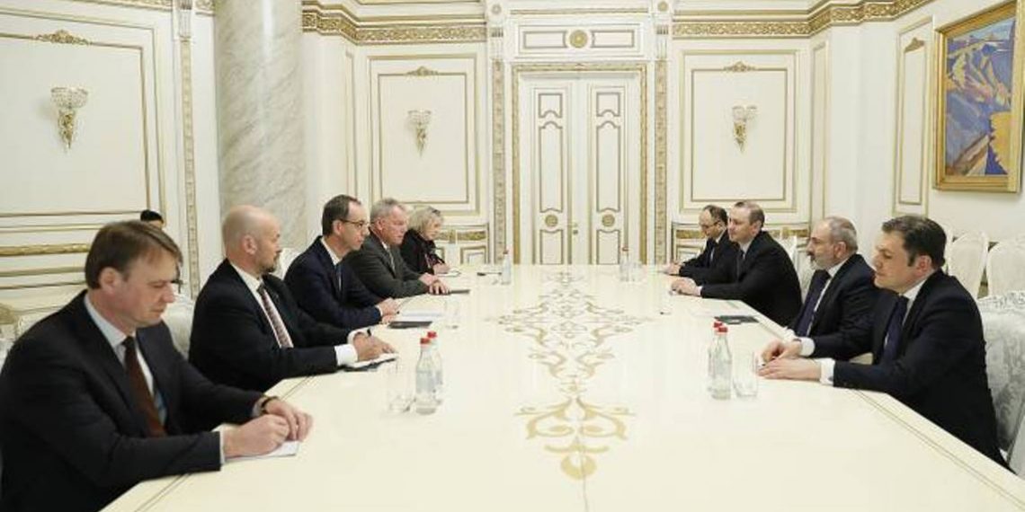 Премьер-министр Пашинян принял делегацию Европейского союза и главу новой миссии наблюдателей ЕС в Армении