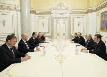 Премьер-министр Пашинян принял делегацию Европейского союза и главу новой миссии наблюдателей ЕС в Армении