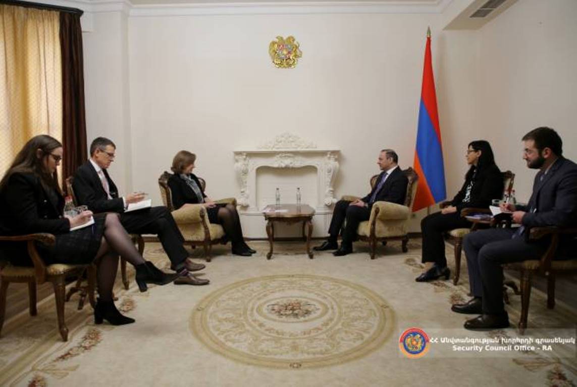 Секретарь Совета безопасности Армении и посол США обсудили вопросы армяно- американской двусторонней повестки