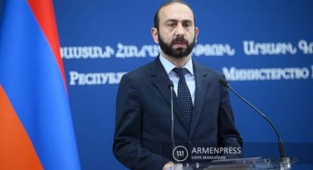 Азербайджан заверил, что должен быть видимый на международном уровне диалог между Баку и Степанакертом: Мирзоян