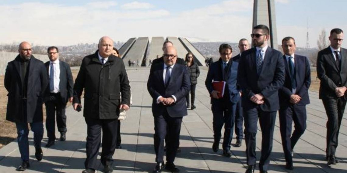 Делегация во главе с министром культуры Италии посетила Мемориал памяти жертв Геноцида армян