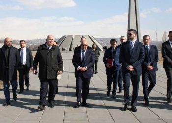 Делегация во главе с министром культуры Италии посетила Мемориал памяти жертв Геноцида армян