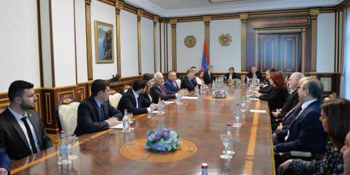 Президент Ваагн Хачатурян принял группу проживающих в Армении представителей армянской общины Сирии
