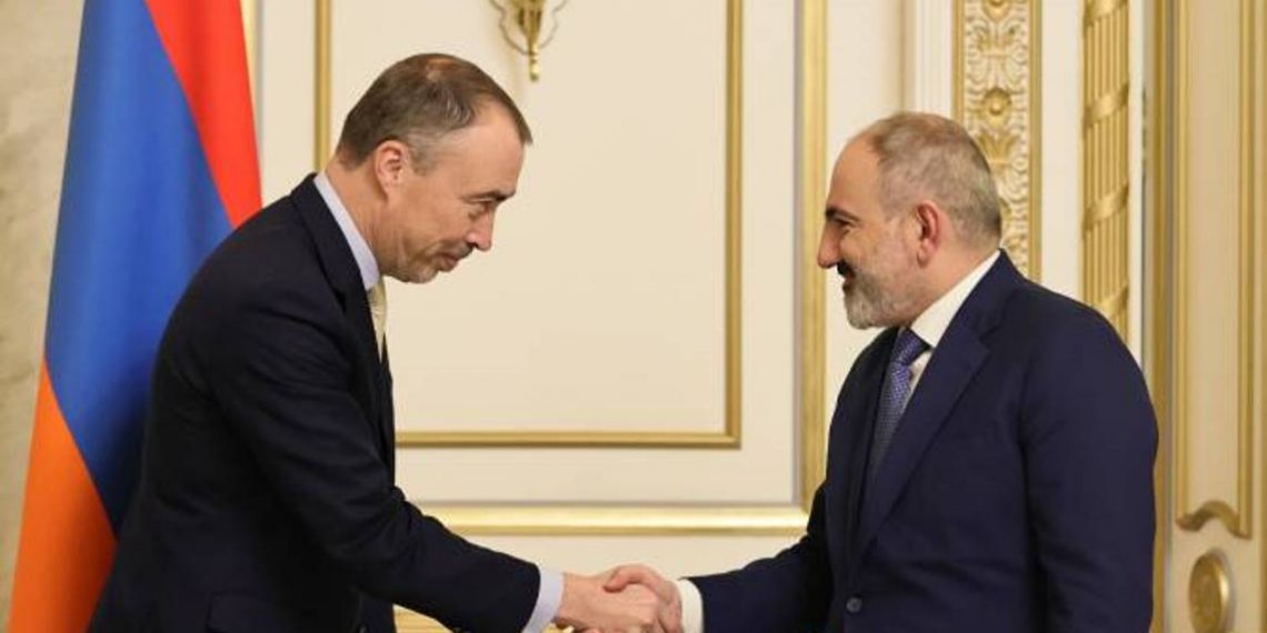 Никол Пашинян и спецпредставитель ЕС обменялись мнениями о процессе нормализации отношений между Ереваном и Баку