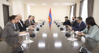 Мирзоян и Клаар подчеркнули важность урегулирования ситуации в связи с блокировкой Азербайджаном Лачина