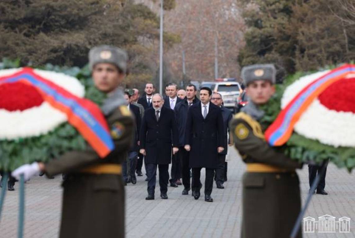 Должностные лица Армении почтили память жертв сумгаитского преступления