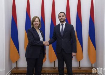 Вице-спикер НС на встрече с послом США подчеркнул необходимость обуздания агрессивной и воинственной политики Баку