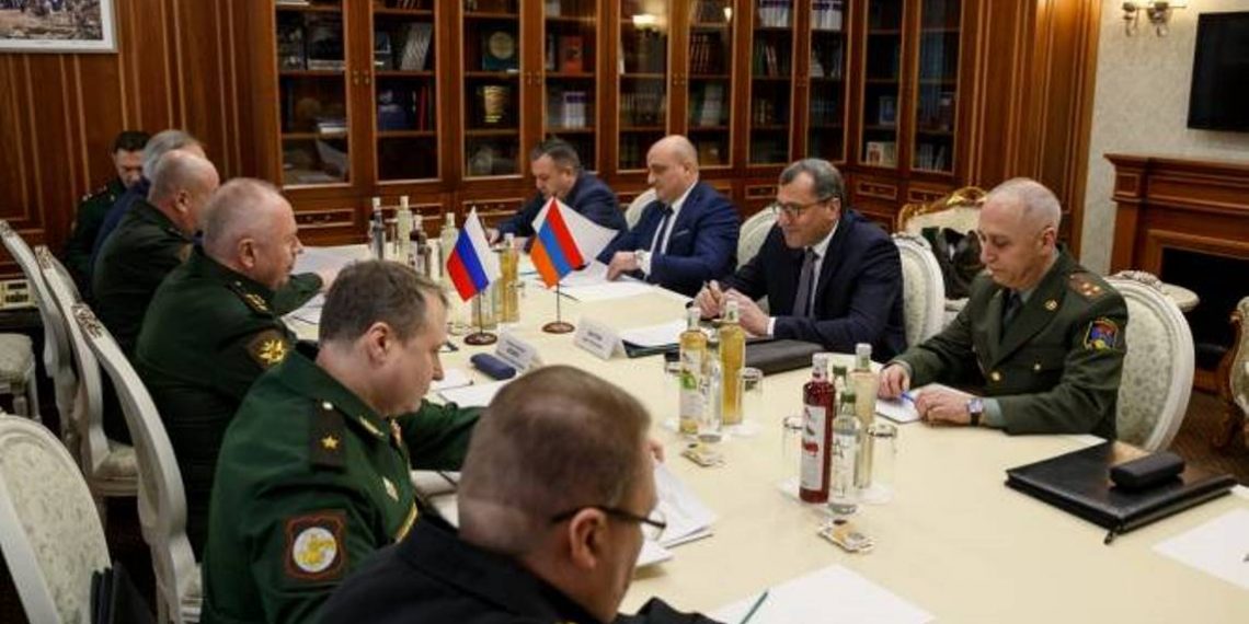 Замглавы МО РФ обсудил с коллегой из Армении региональную безопасность