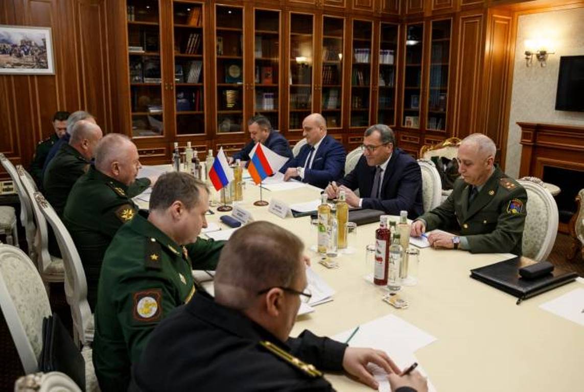 Замглавы МО РФ обсудил с коллегой из Армении региональную безопасность
