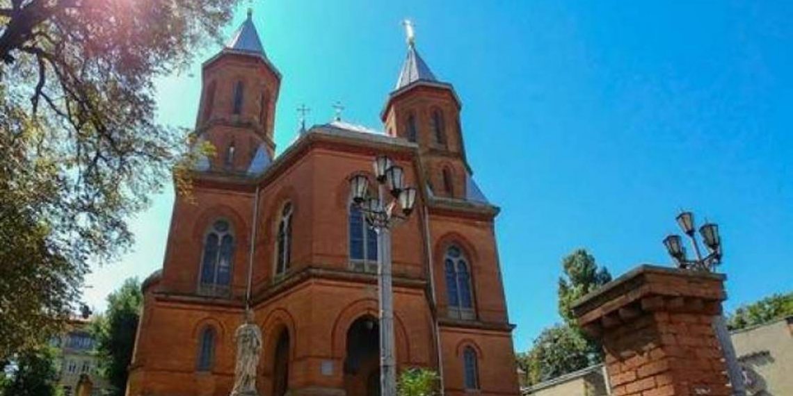 В армянских храмах Украины почтили память жертв сумгаитских погромов