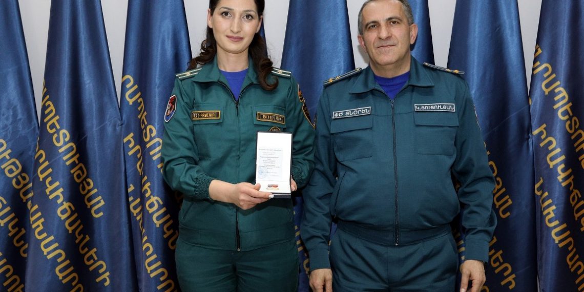 В МВД наградили спасателей, работавших в зонах бедствия в Турции и Сирии