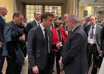 Никол Пашинян провел краткую встречу с Эммануэлем Макроном