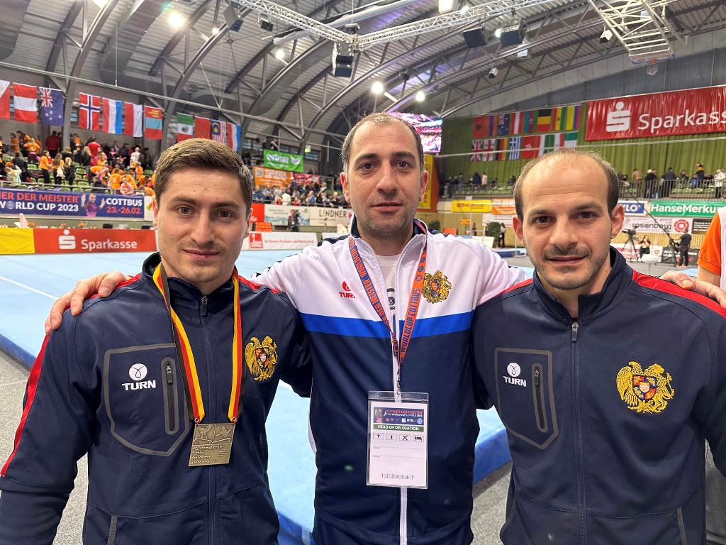 Армянские гимнасты вновь на коне