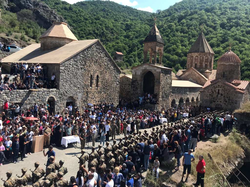 Дадиванк: служение в осаде