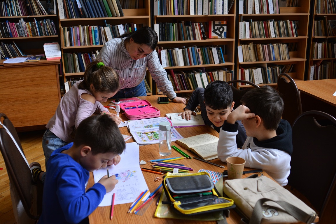 Национальная детская библиотека им. Хнко Апера предлагает около 200 культурно-образовательных программ