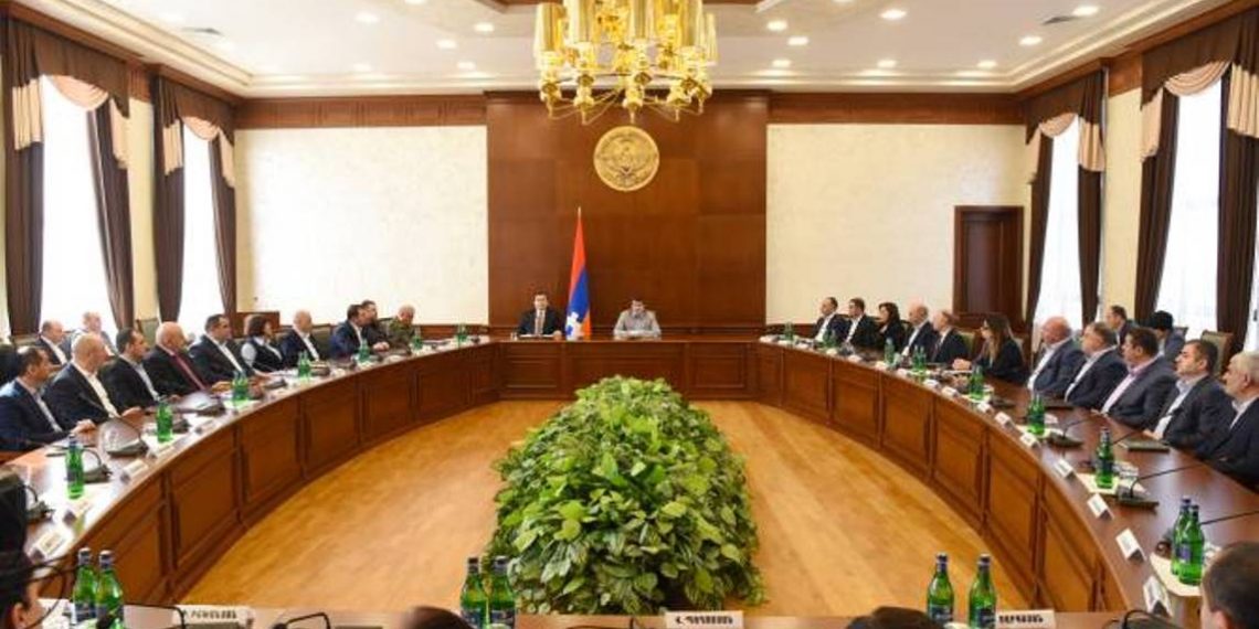 Президент Арцаха представил нового госминистра и сообщил, какие структуры он будет координировать