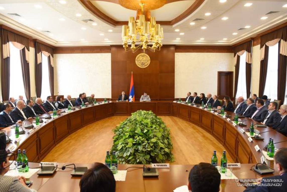Президент Арцаха представил нового госминистра и сообщил, какие структуры он будет координировать