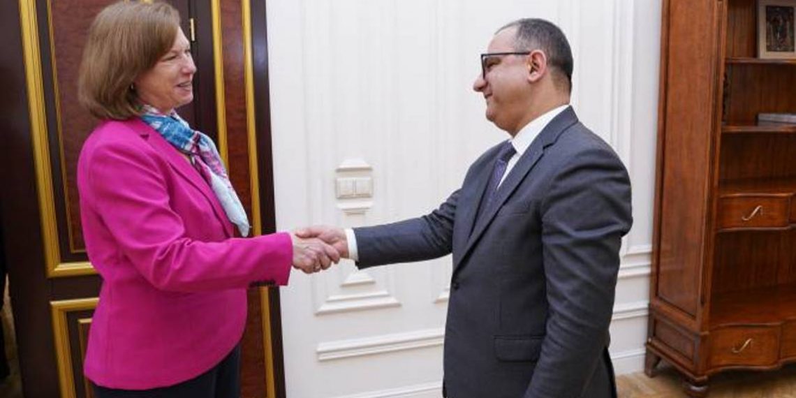 Вице-премьер Армении Тигран Хачатрян принял посла США Кристин Куинн