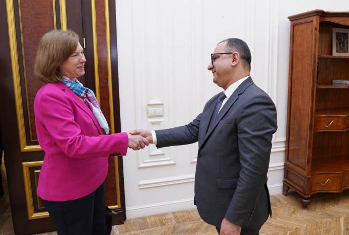 Вице-премьер Армении Тигран Хачатрян принял посла США Кристин Куинн
