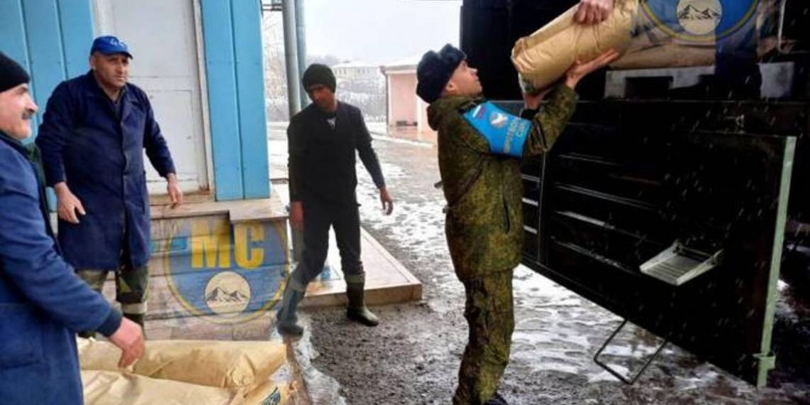 В сопровождении российских миротворцев в Арцах доставлен гуманитарный груз