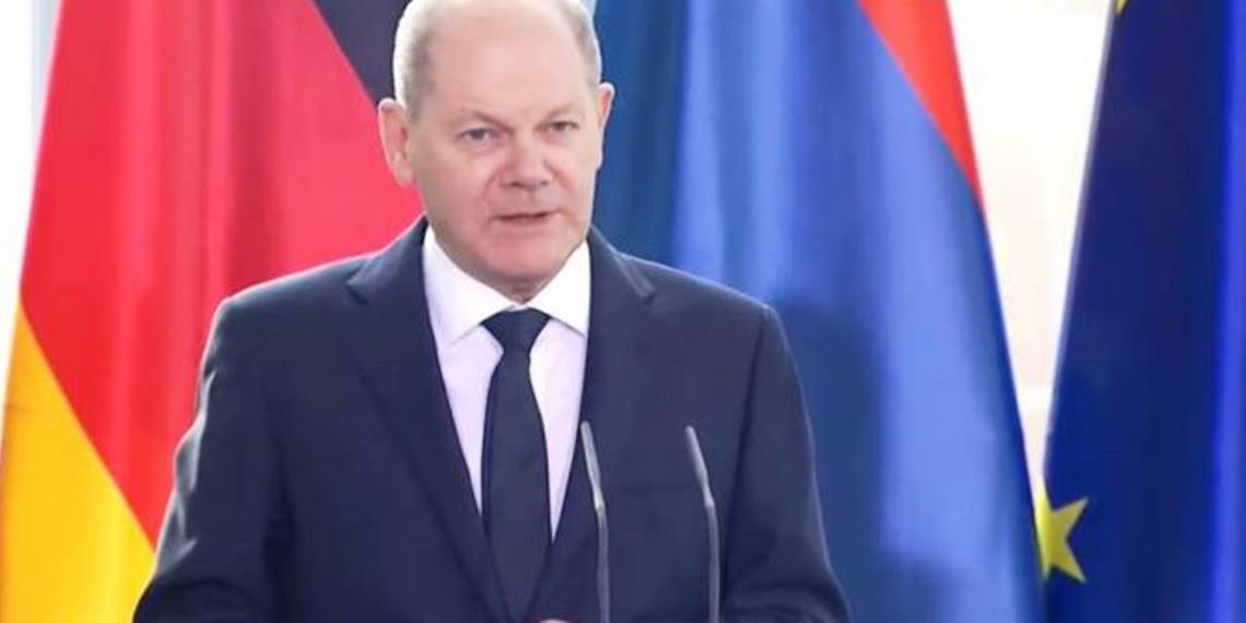 Необходимо достичь мирного решения также с точки зрения права граждан Нагорного Карабаха на самоопределение: Шольц