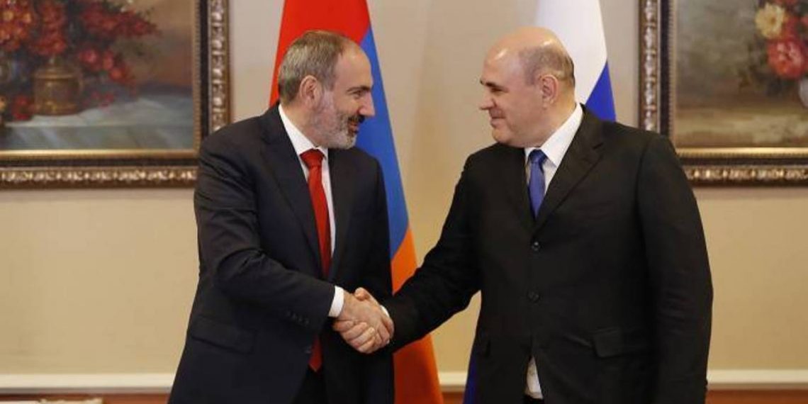 Премьер-министр Армении поздравил главу правительства РФ с Днем рождения