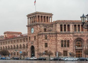 Слухи о скорой отставке Сурена Папикяна не соответствуют действительности. Аппарат премьер-министра Армении