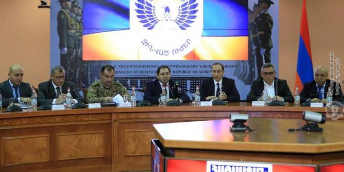 Министры обороны и ВТП Армении встретились с представителями отечественных военно-промышленных предприятий