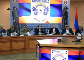 Министры обороны и ВТП Армении встретились с представителями отечественных военно-промышленных предприятий