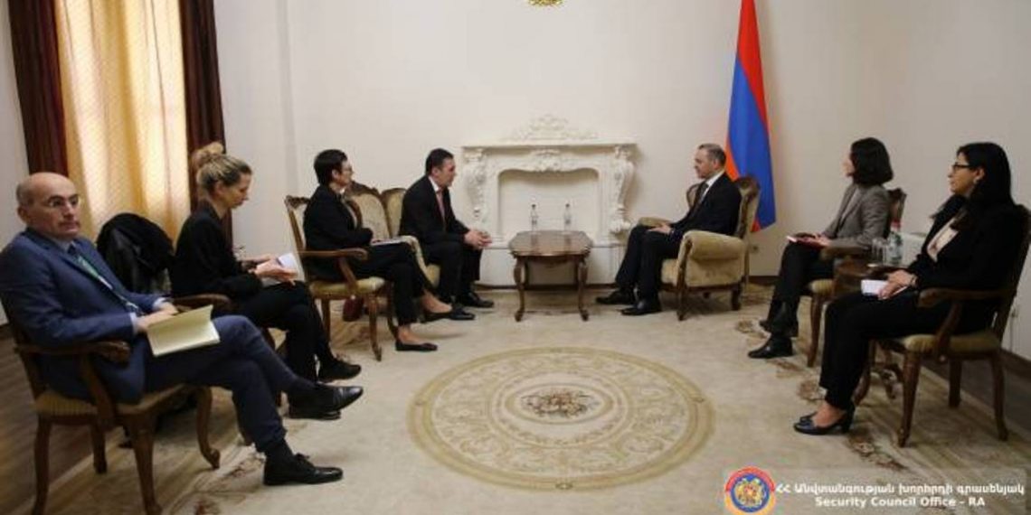 Секретарь Совета безопасности Армении принял сопредседателя Минской группы ОБСЕ от Франции