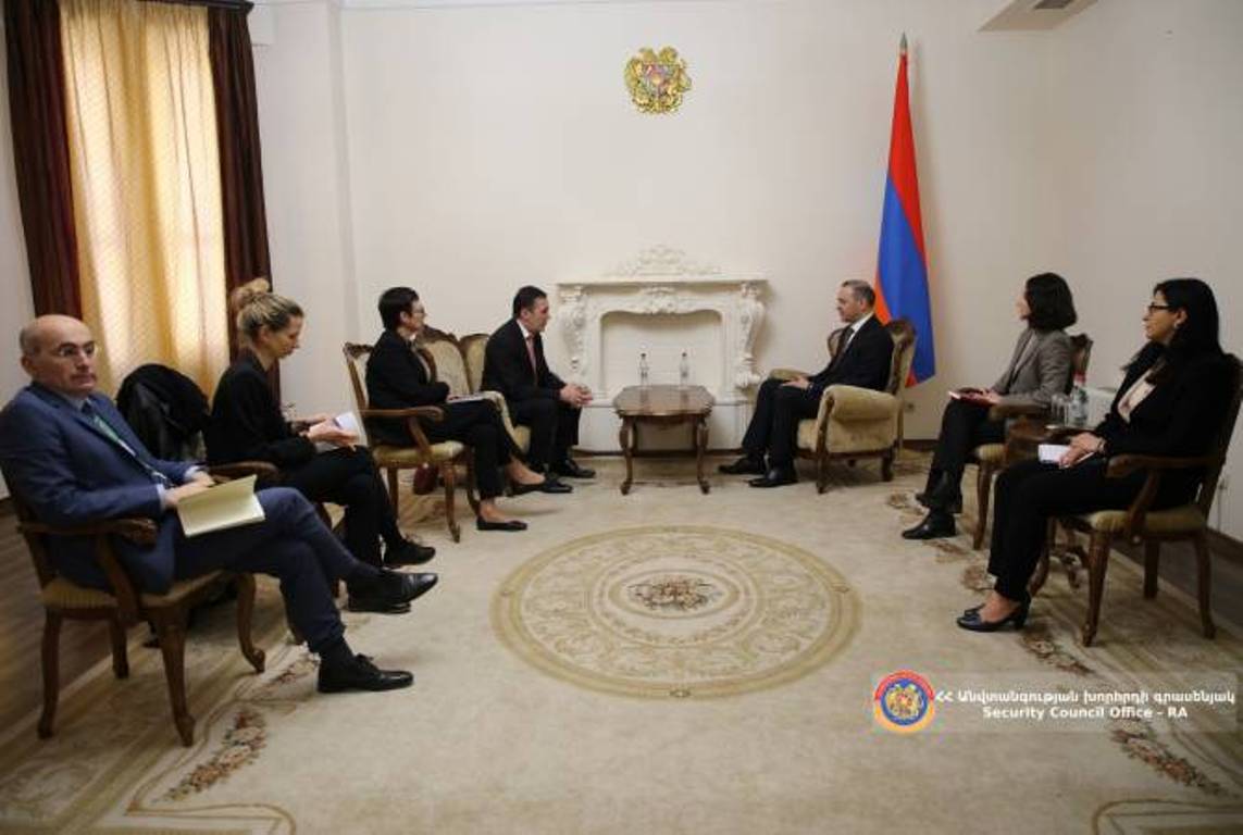 Секретарь Совета безопасности Армении принял сопредседателя Минской группы ОБСЕ от Франции